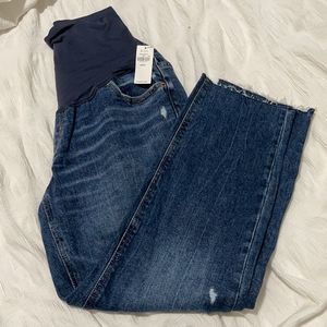 NWT- Old Navy Maternity- 4 short. Boyfriend jeans